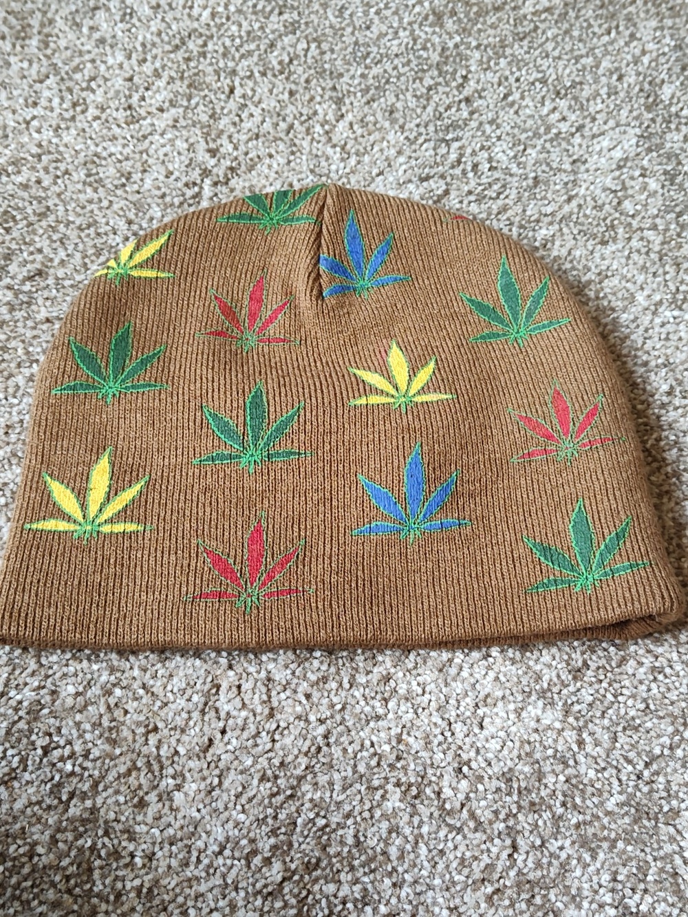 "Leaf" Pattern Beanie Cap - Picture 4 of 4